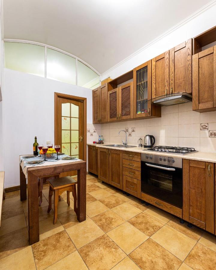 Ferienwohnung Затишний Відпочинок В Центрі Львова Exterior foto